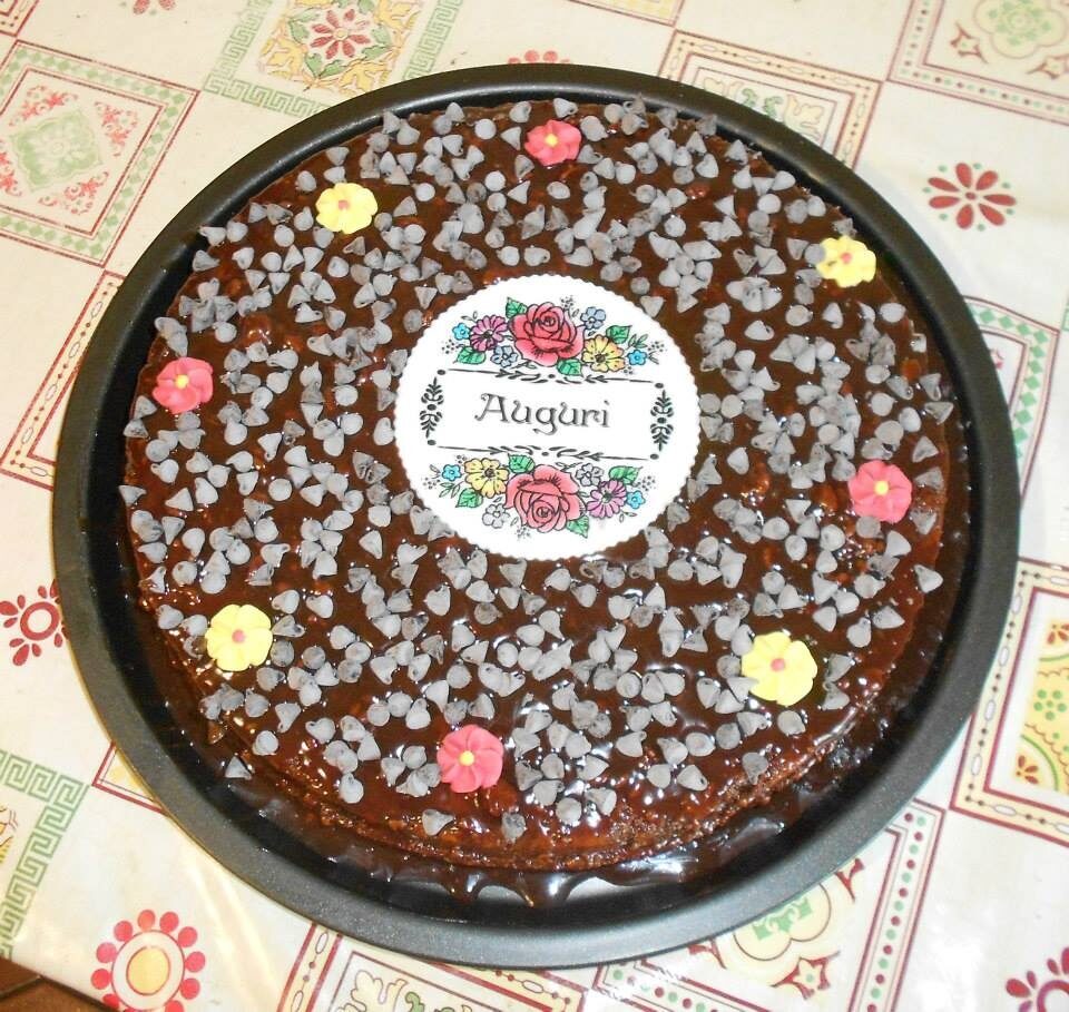 Torta al cioccolato con base di pan di spagna
