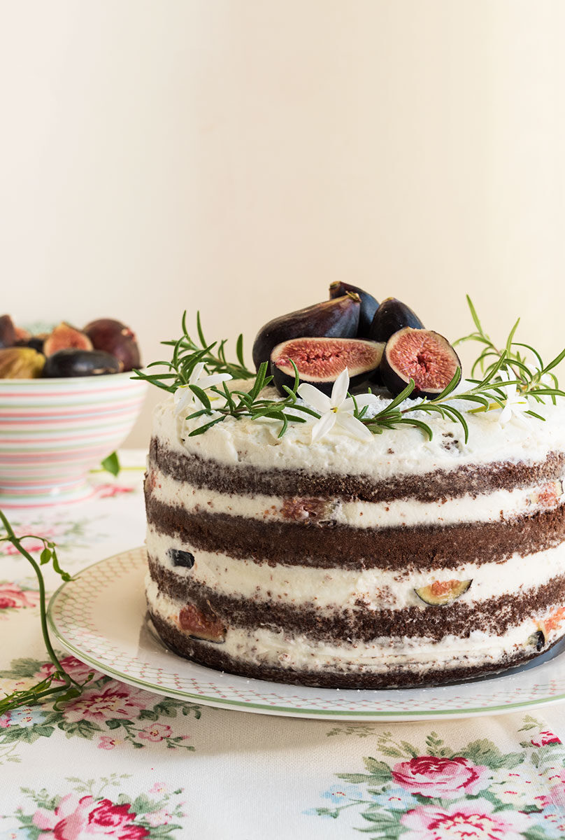 Torta al cioccolato con crema di mascarpone e fichi