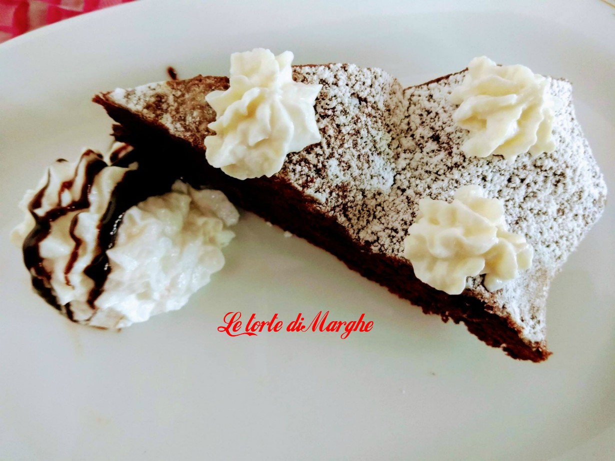 Torta al cioccolato con crema di ricotta e pera