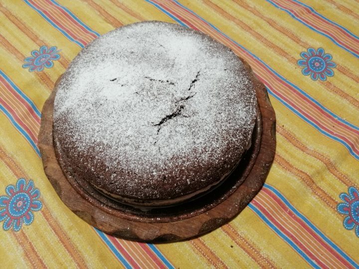 Torta al cioccolato con panna