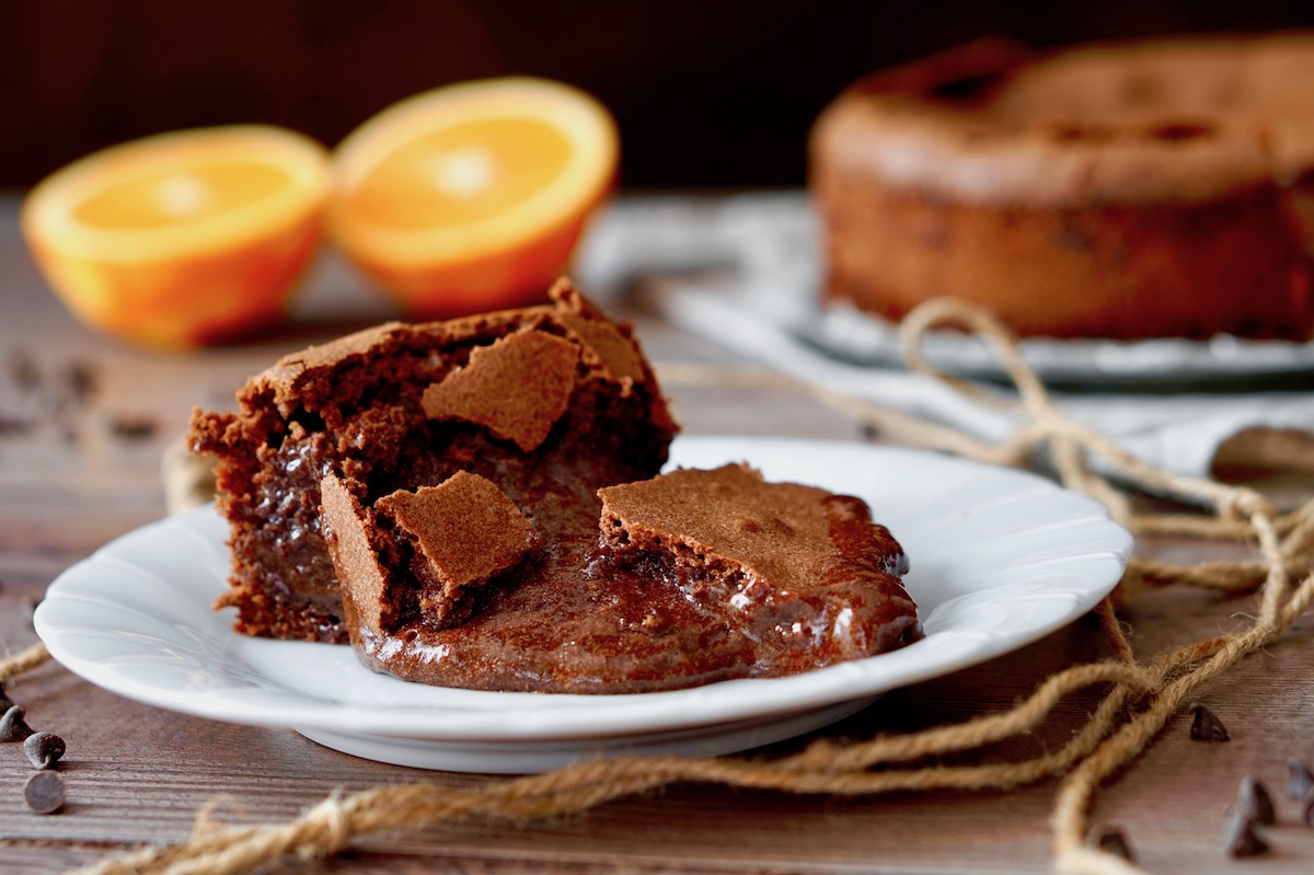 Torta al cioccolato e arancia dal cuore cremoso