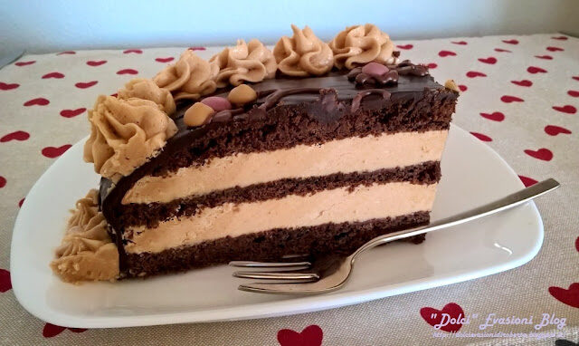 Torta al cioccolato e crema meringata alla nocciola