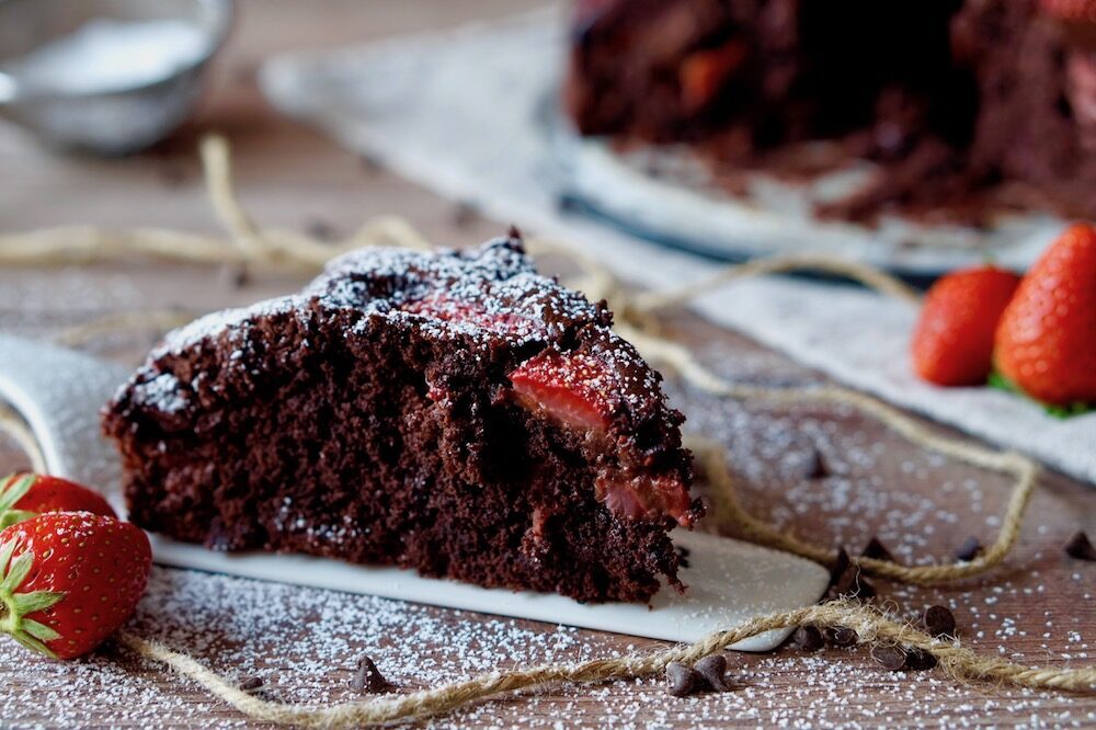 Torta al cioccolato e fragole