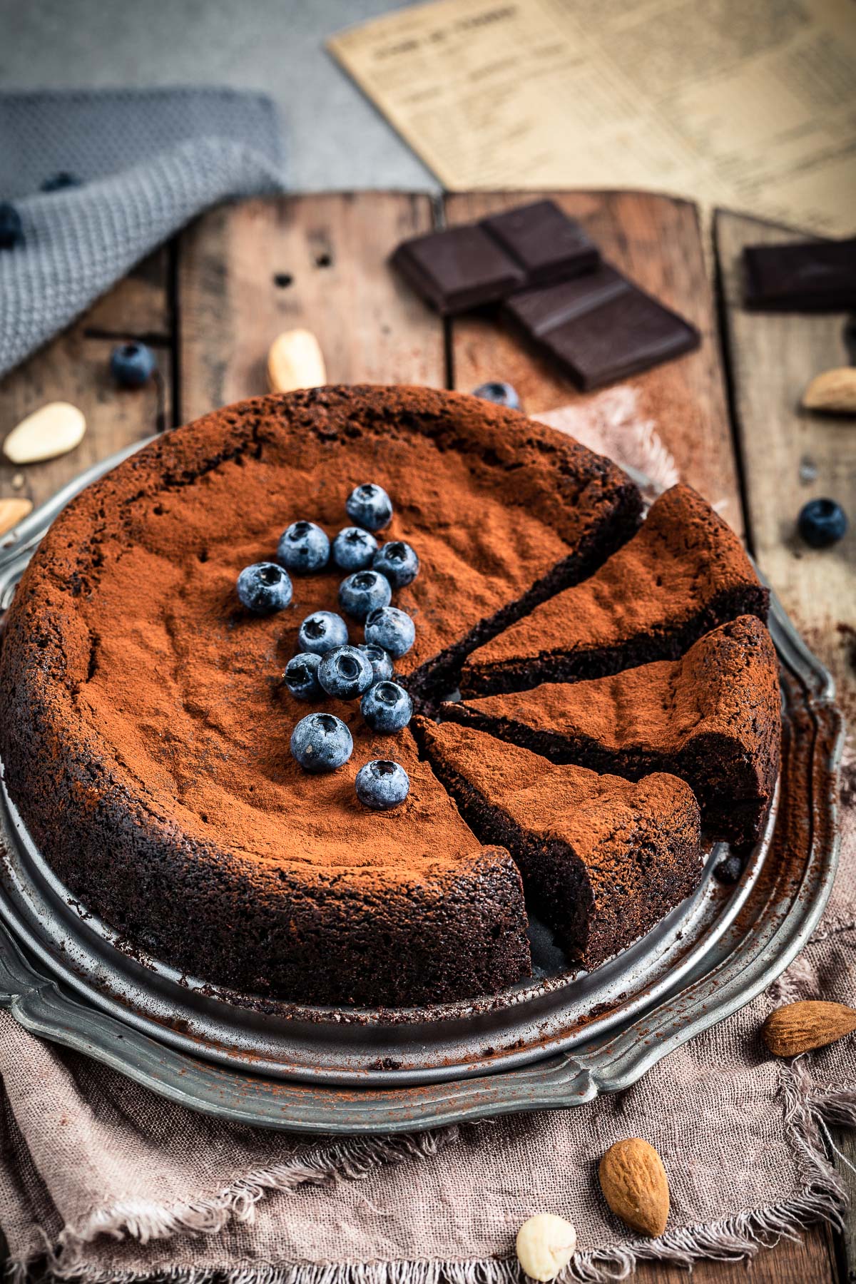 Torta al cioccolato e mandorle vegan senza glutine senza farina | gluten-free paleo flourless vegan chocolate cake