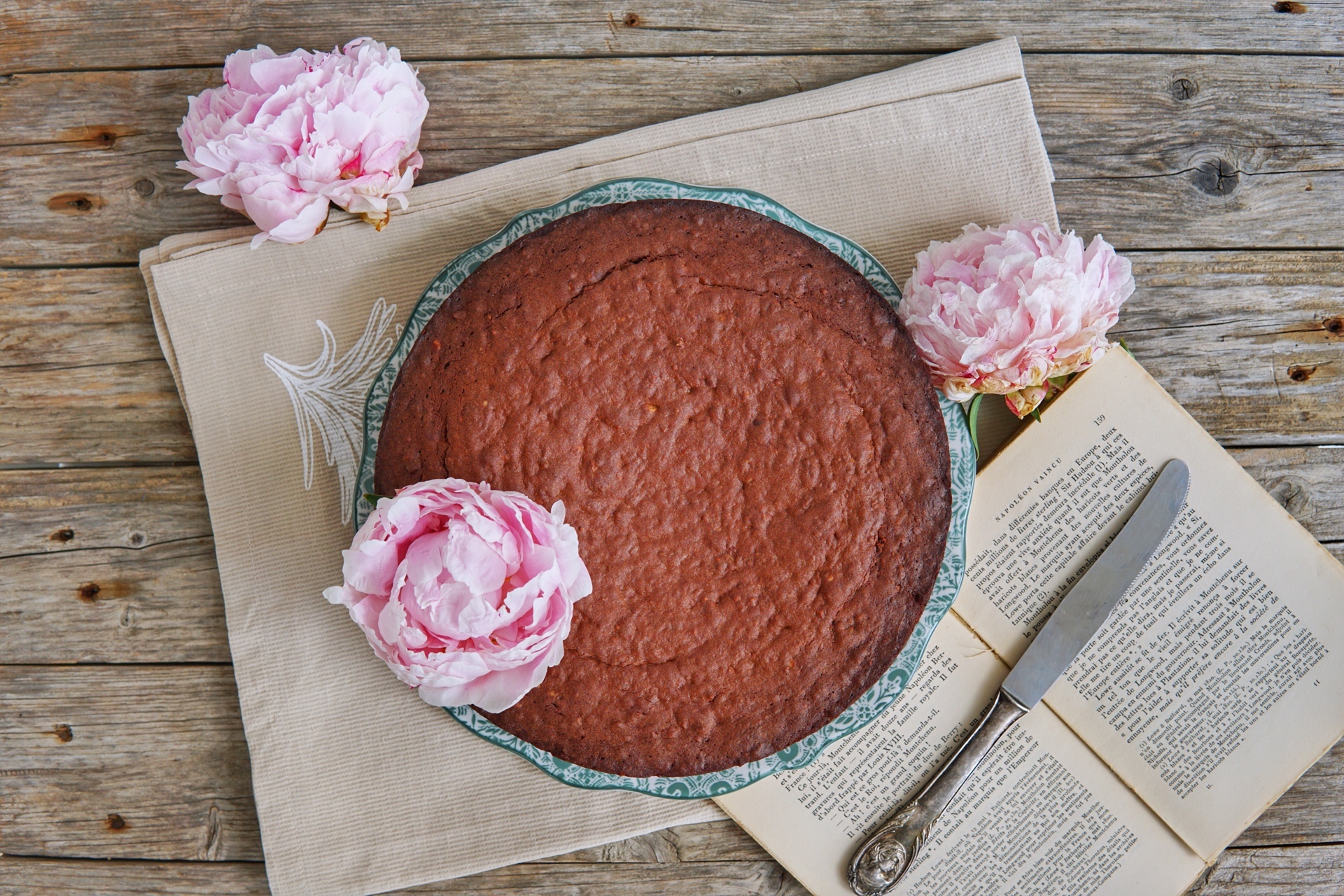 Torta al cioccolato fondente, cacao e mandorle