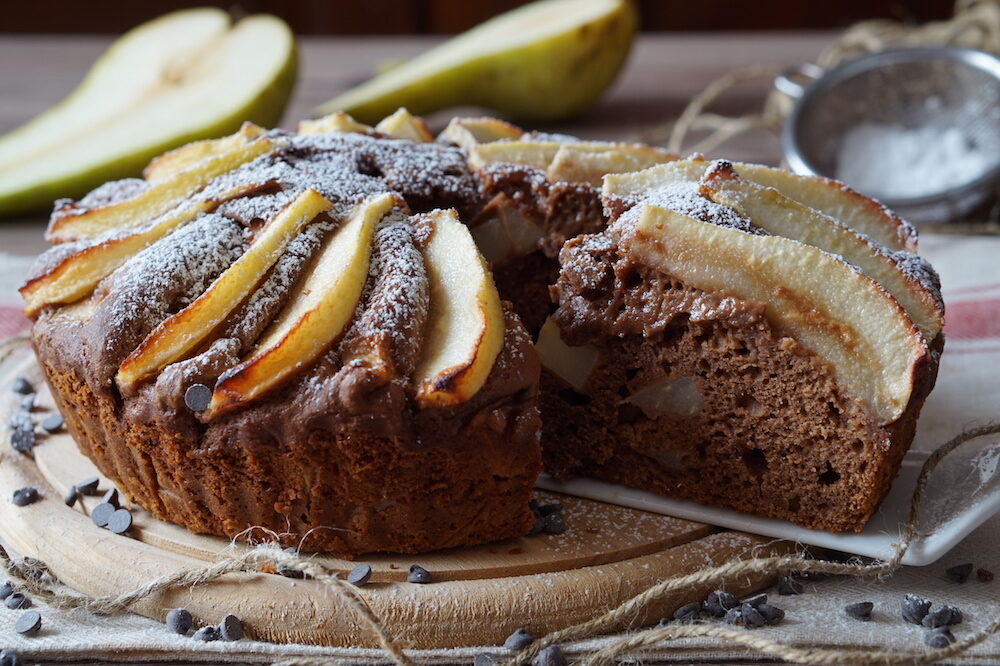 Torta al cioccolato, pere e ricotta