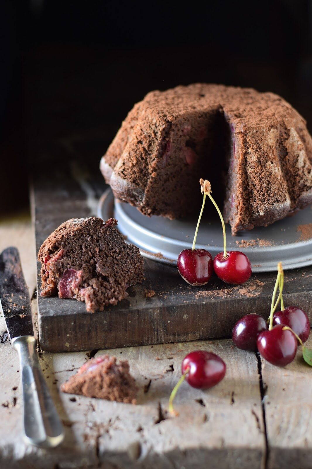 Torta al cioccolato, ricotta e ciliegie e 2 anni di pain au chocolat!