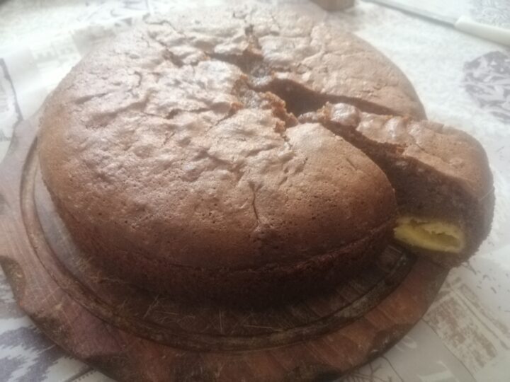 Torta al cioccolato ripiena al mascarpone