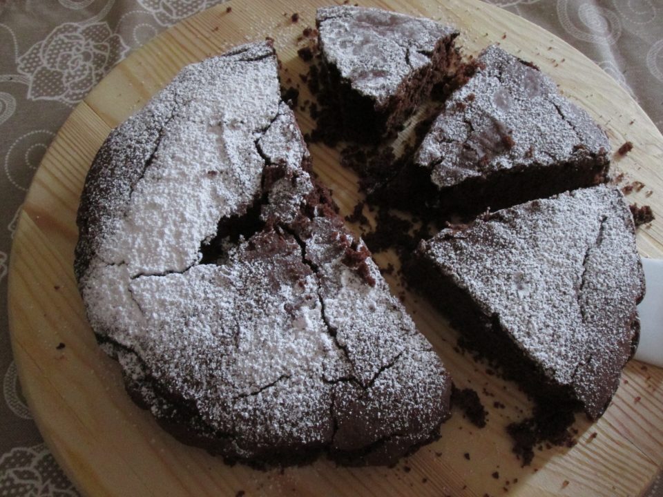 Torta al cioccolato senza uova latte e burro