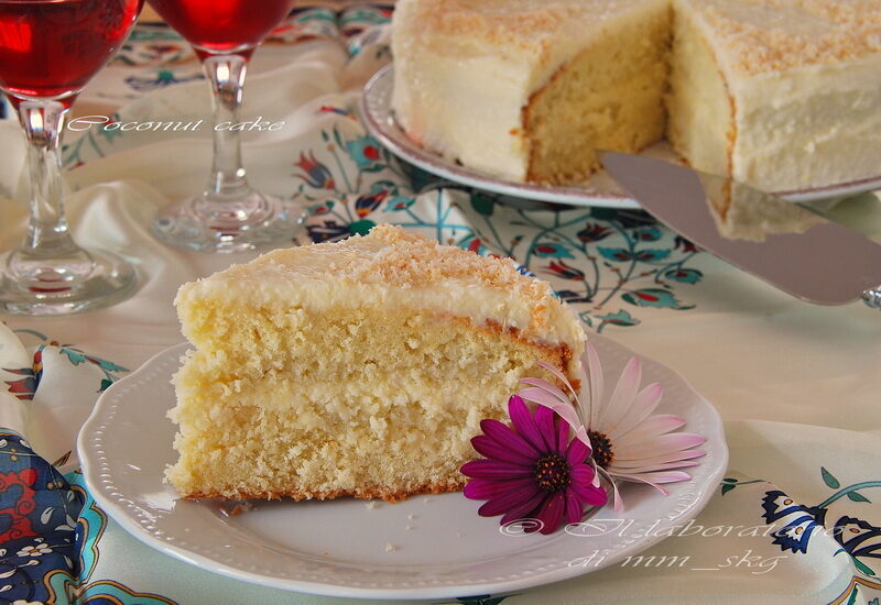 Torta al cocco con glassa al mascarpone