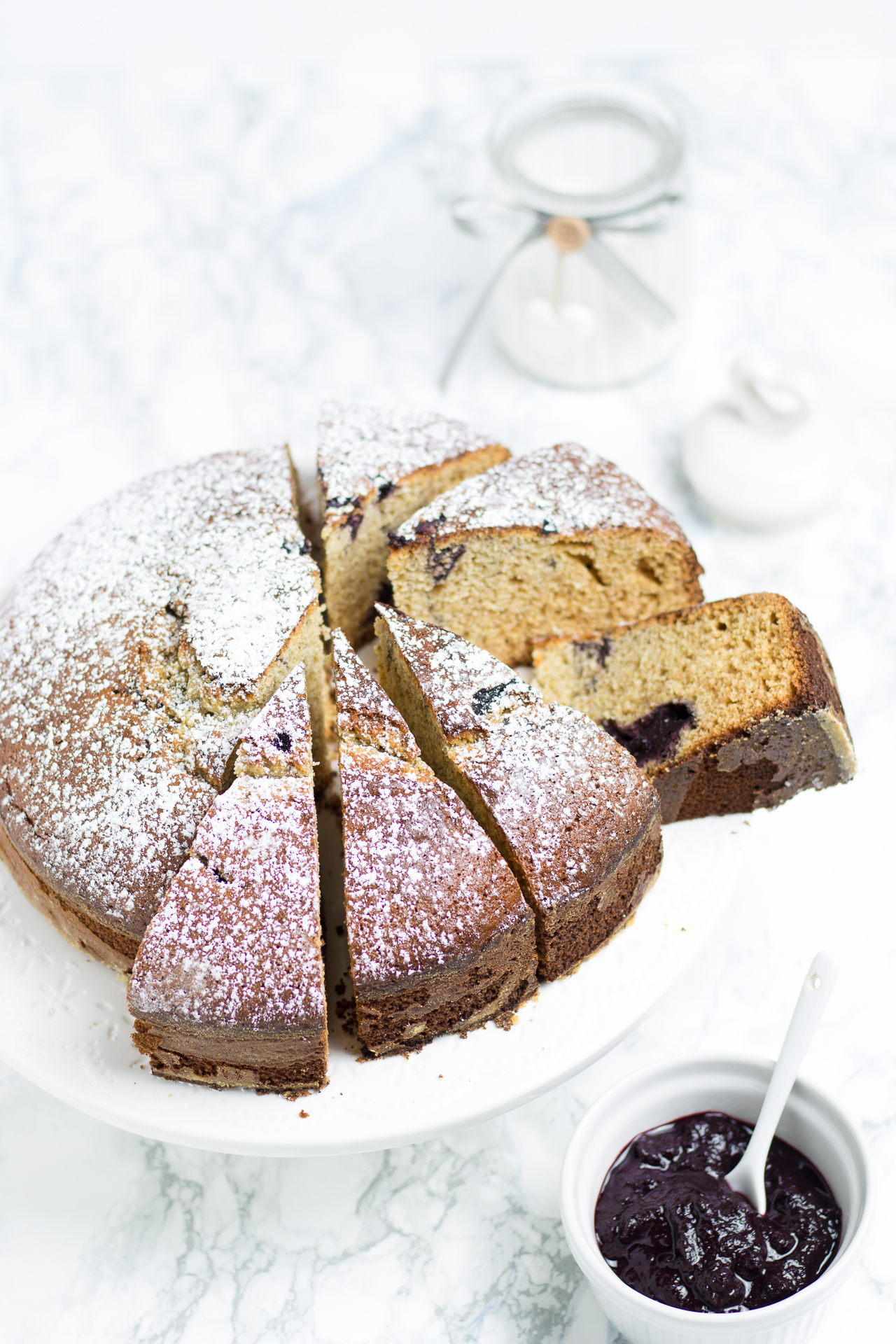 Torta al grano saraceno e marmellata di mirtilli neri