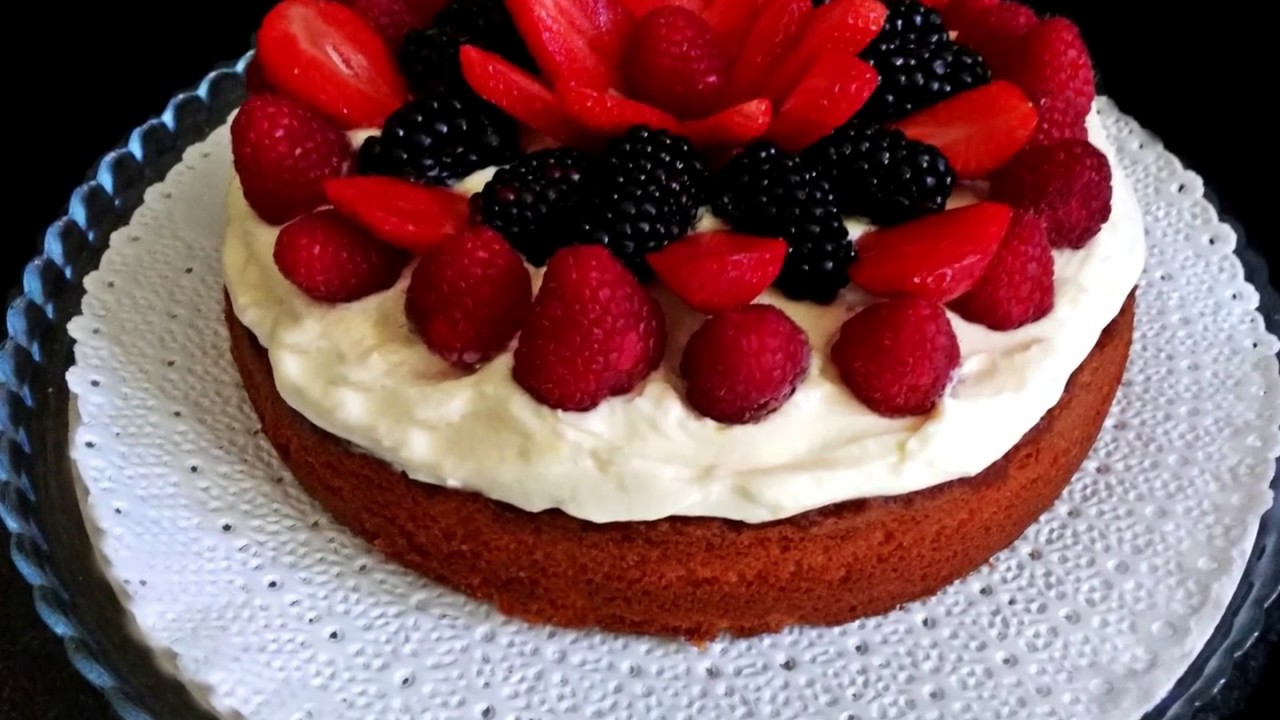 Torta al latte caldo con crema al mascarpone