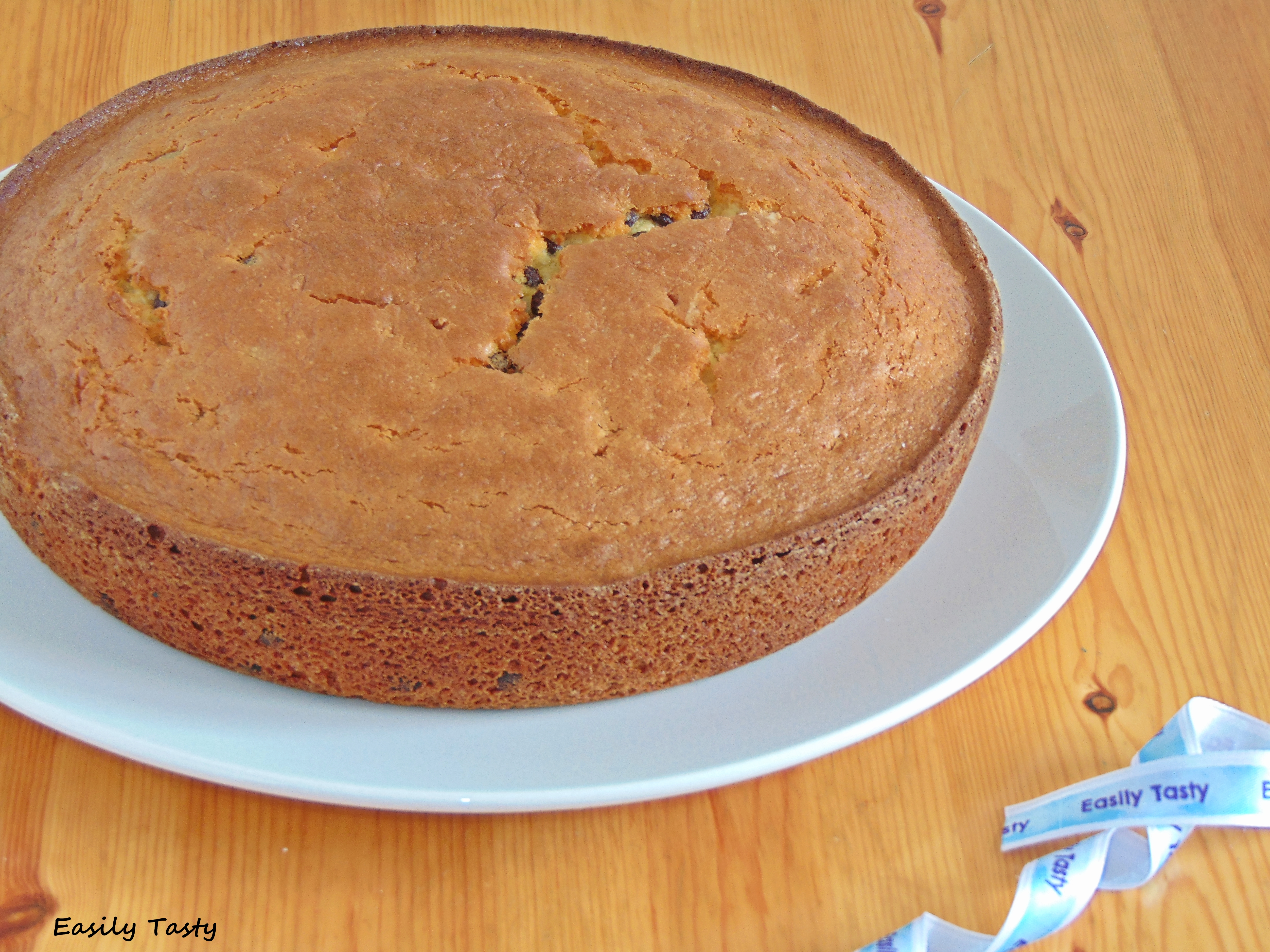 Torta al latte con gocce di cioccolato
