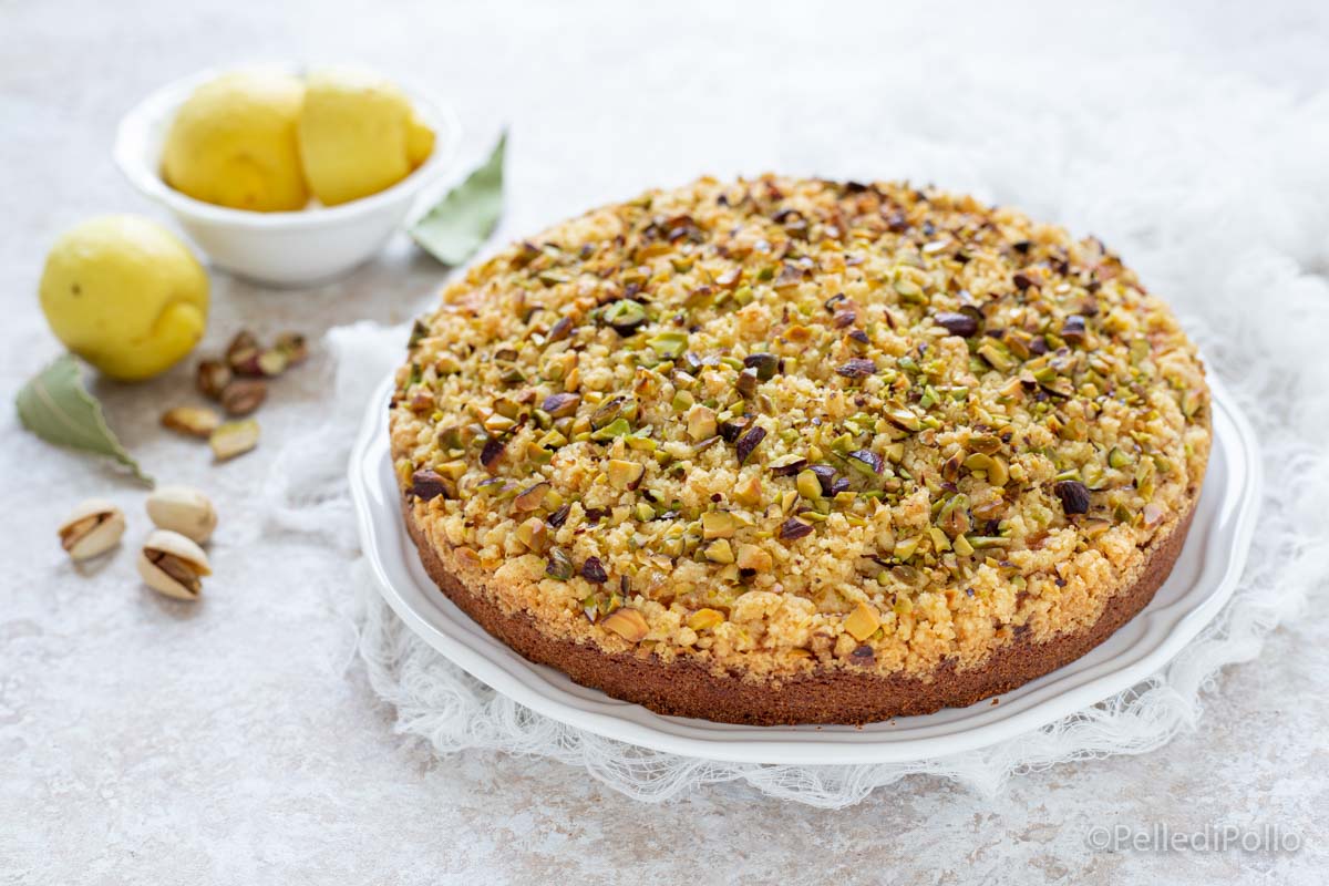 Torta al limone con crumble ai pistacchi