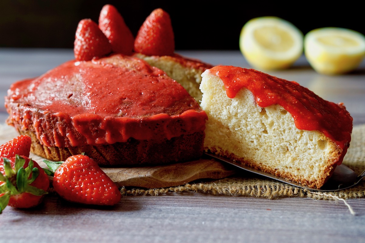 Torta al limone e fragole