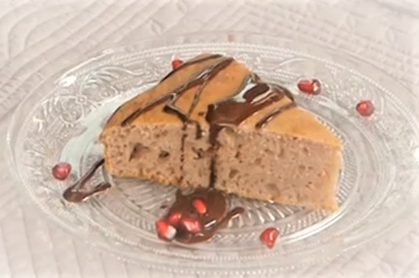 Torta al melograno con glassa al cioccolato e olio evo