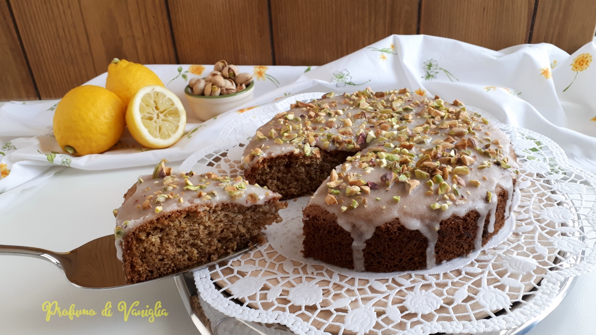 Torta al pistacchio con glassa al limone