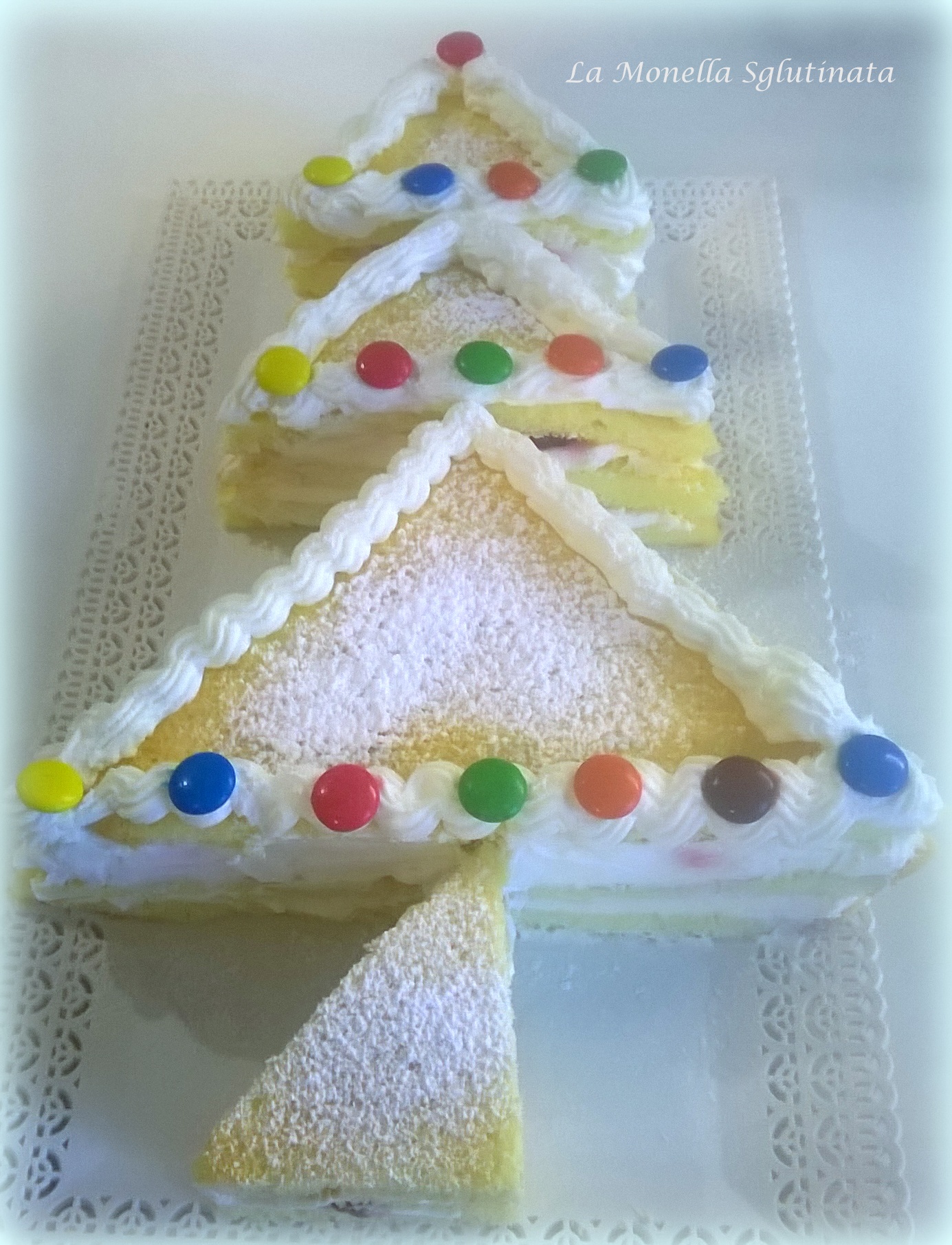 Torta alberello di natale panna e fragole