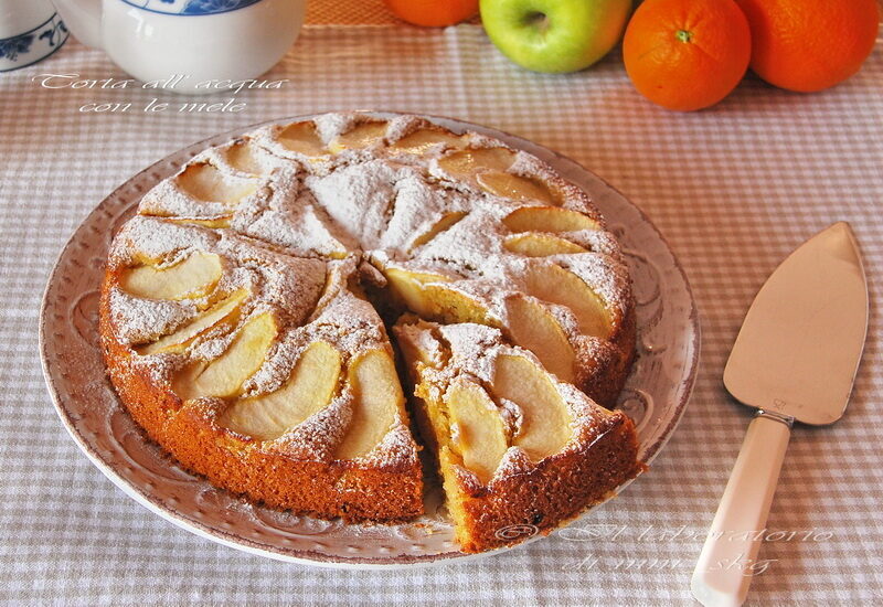 Torta all’ acqua con le mele
