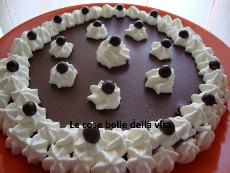 Torta alla nutella e cioccolato senza cottura