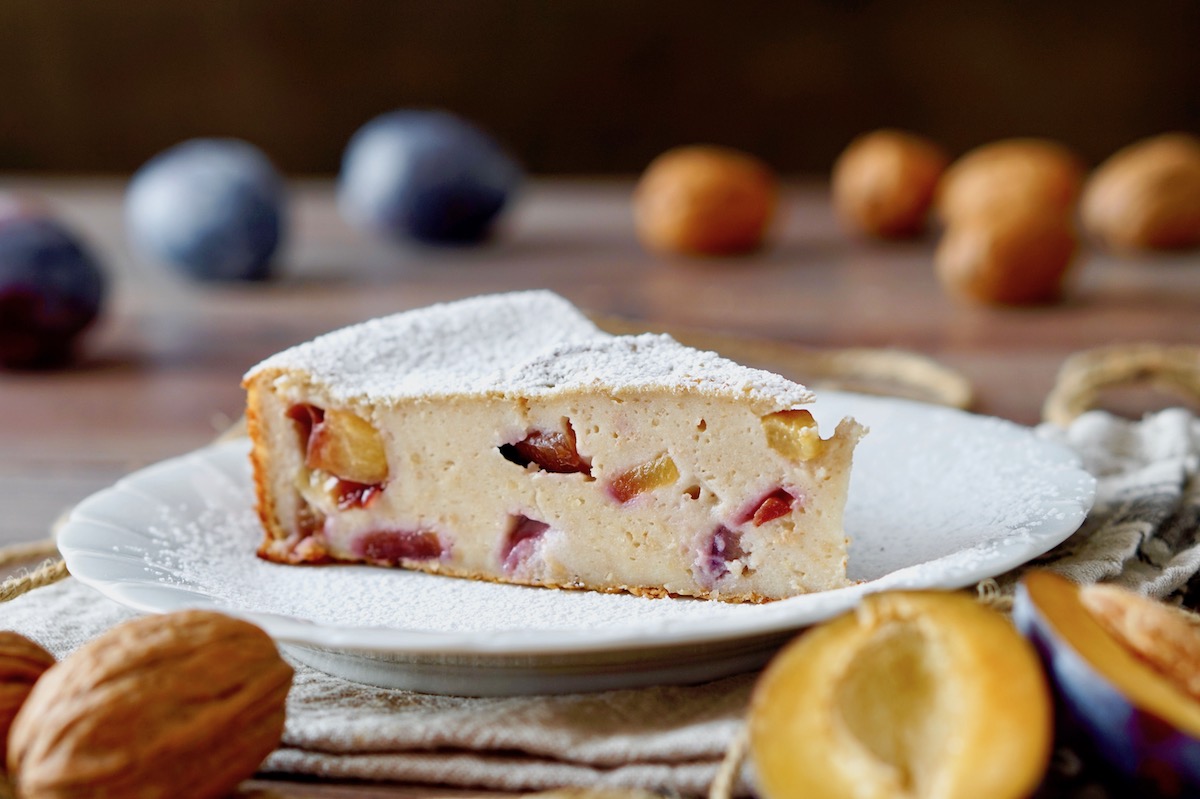 Torta alla ricotta, prugne e noci