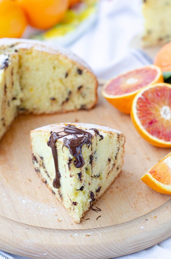 Torta all’arancia e gocce di cioccolato senza burro