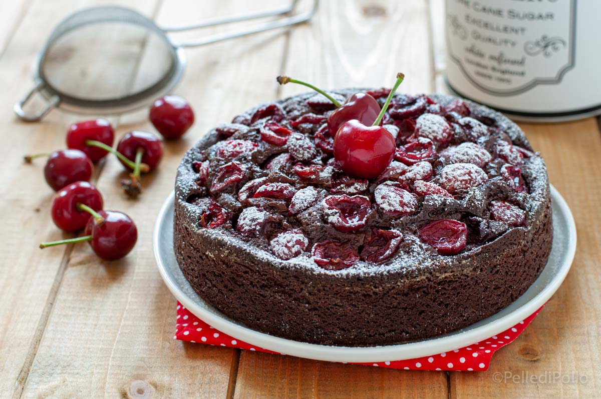 Torta alle ciliegie e cioccolato