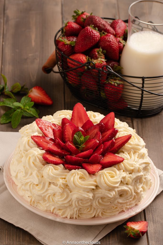 Torta alle fragole con crema chantilly