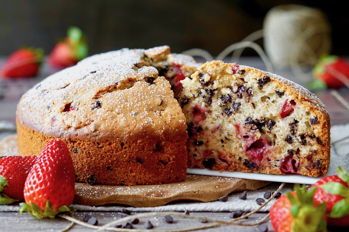 Torta alle fragole e gocce di cioccolato
