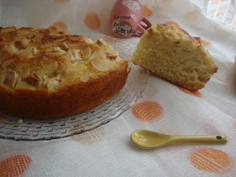 Torta alle mele con farina di riso e cocco