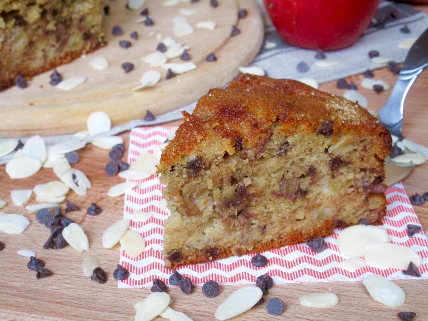 Torta alle mele, mandorle e cioccolato