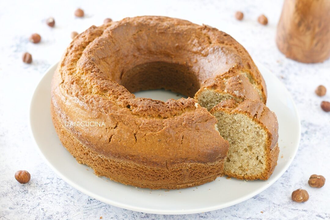 Torta alle Nocciole e Yogurt Greco