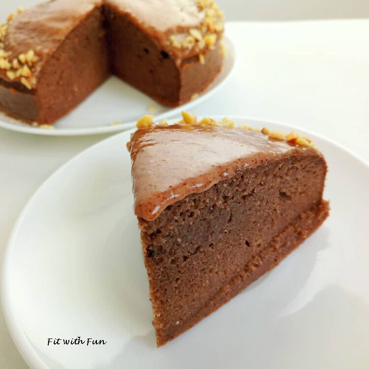 Torta alle nocciole senza glutine e senza zucchero