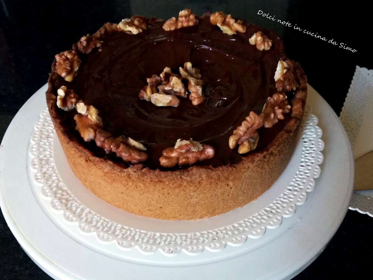 Torta alle noci e caffe’ glassata al cioccolato