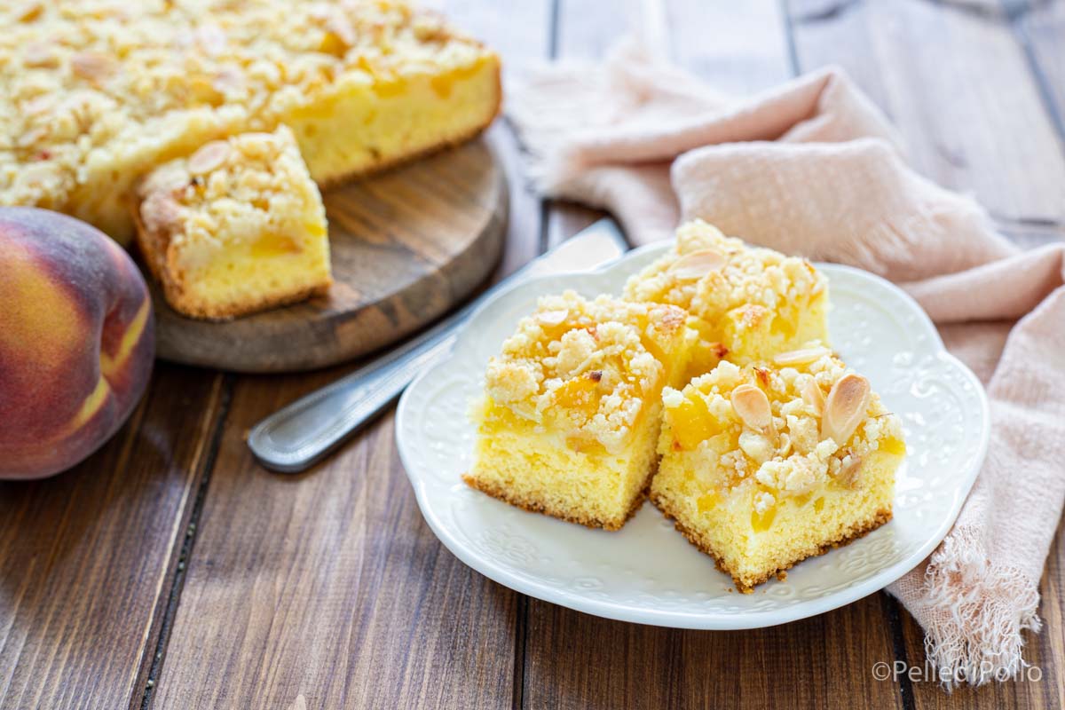 Torta alle pesche con crumble