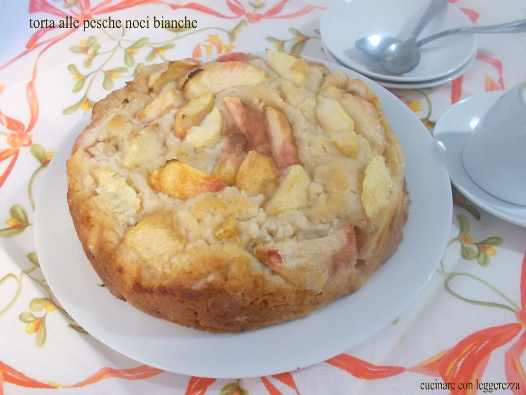 Torta alle pesche noci bianche
