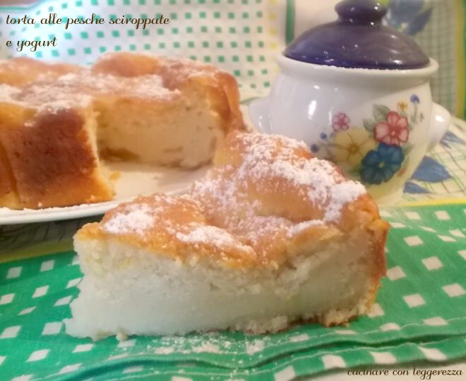 Torta alle pesche sciroppate e yogurt