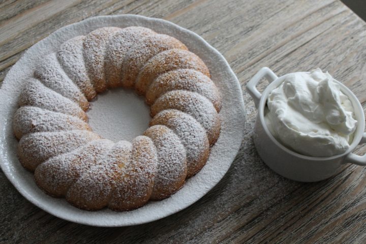 Torta allo yogurt con crema di yogurt greco