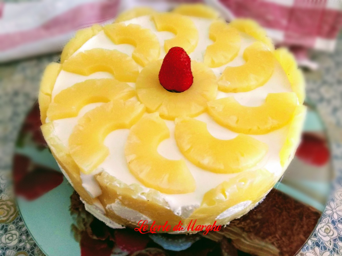 Torta allo yogurt e ananas morbida e fresca