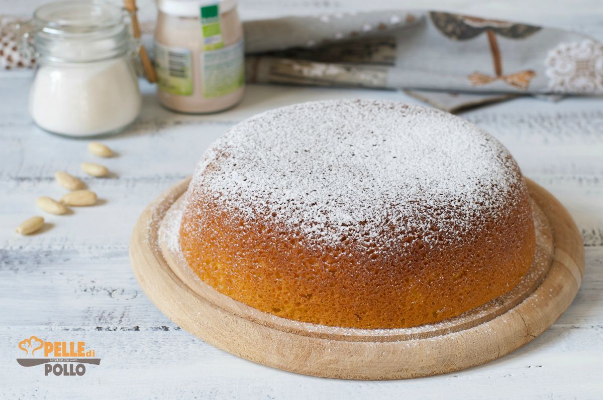 Torta allo yogurt e mandorle cotta sul fornello