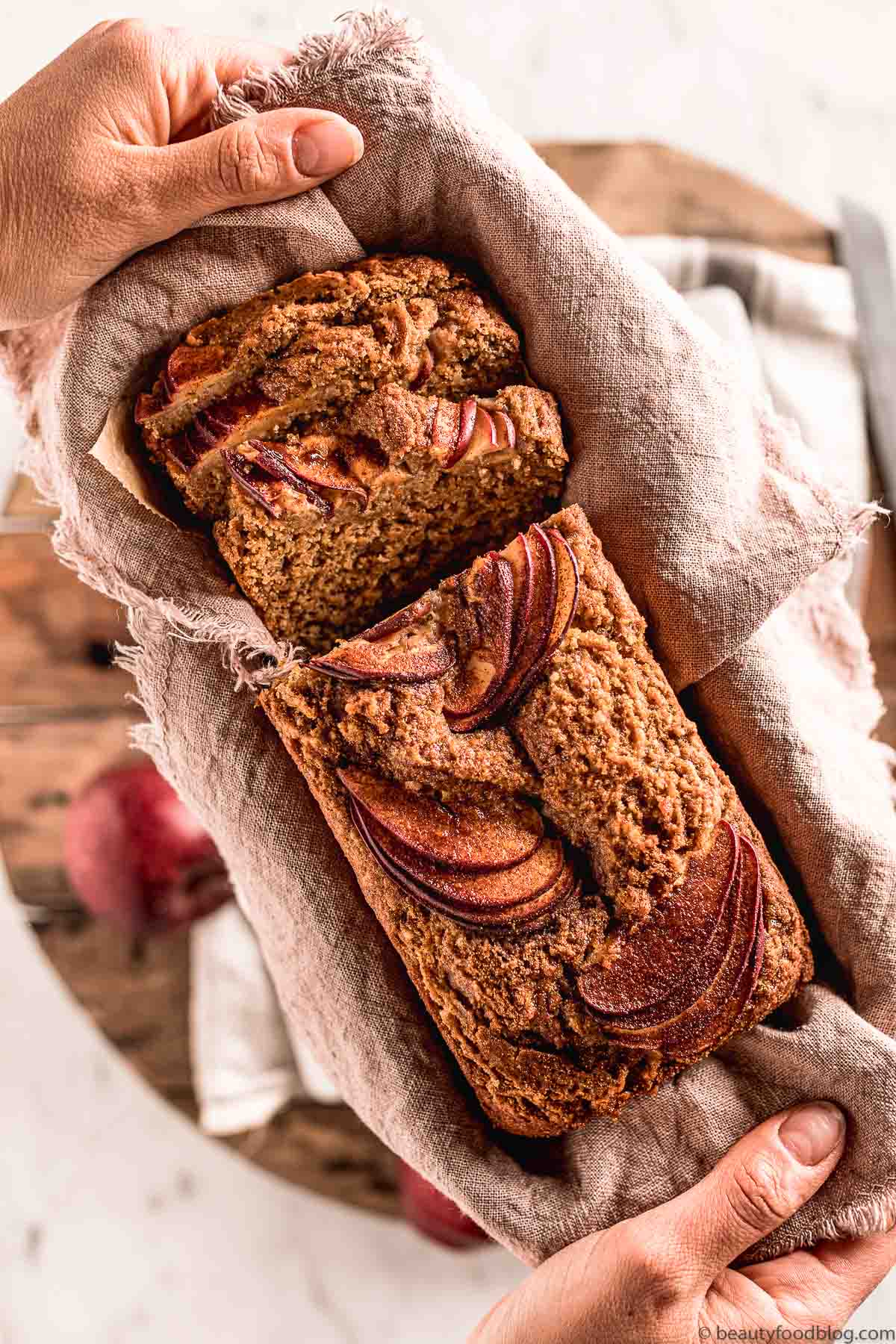 Torta allo yogurt e mele senza uova vegan apple loaf cake
