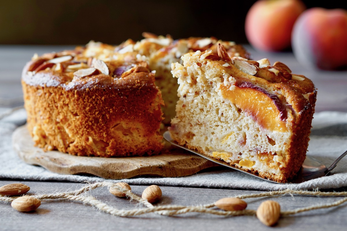 Torta allo Yogurt, Pesche e Mandorle
