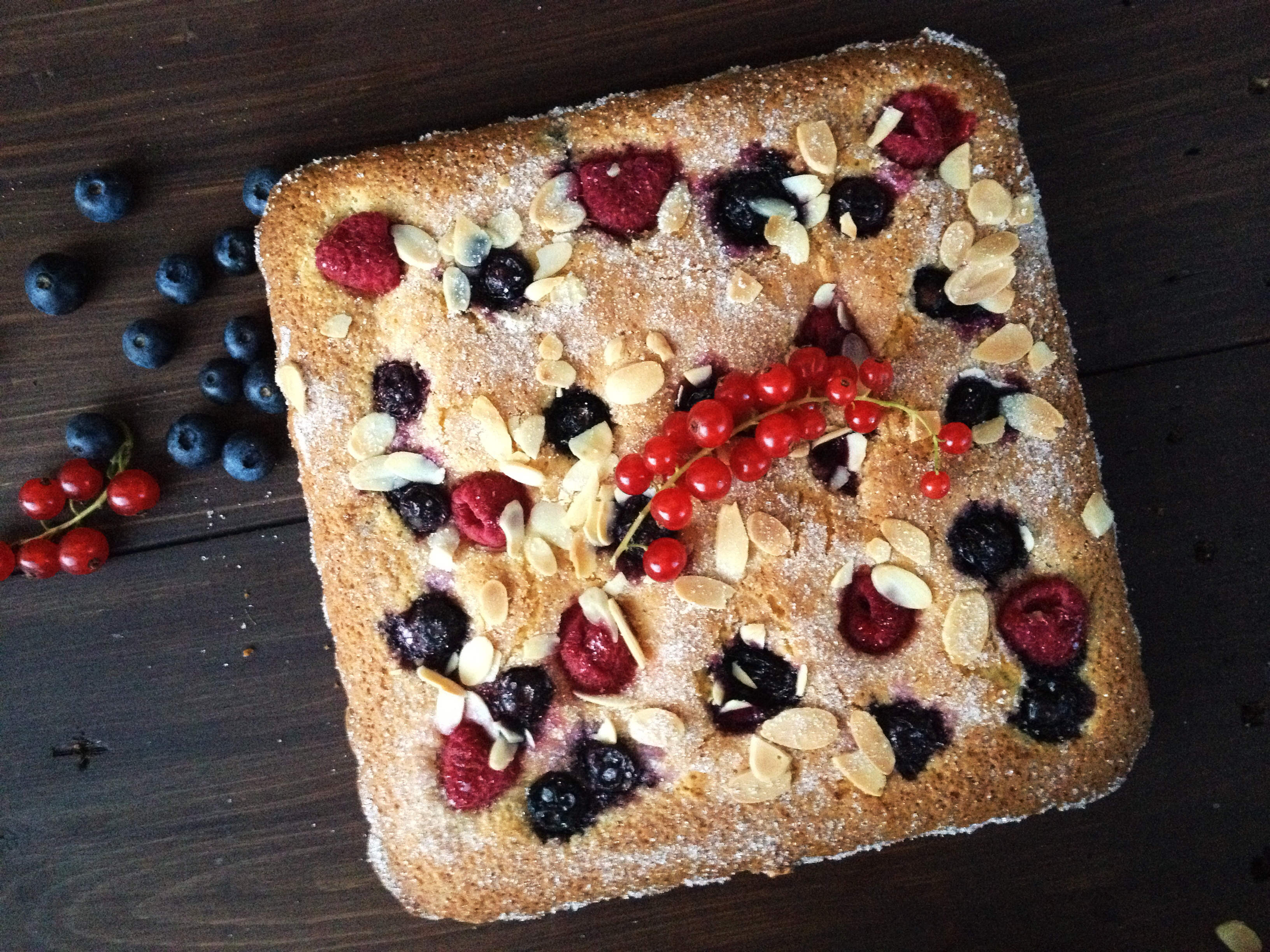 Torta all’olio di oliva e frutti di bosco