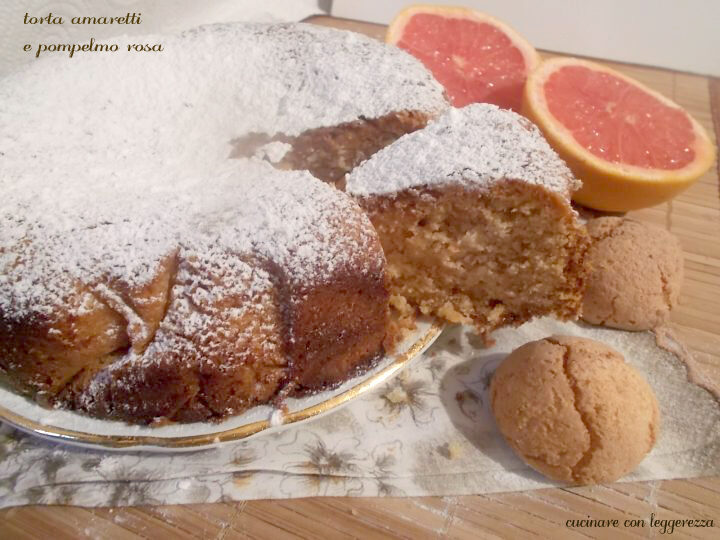 Torta amaretti e pompelmo rosa