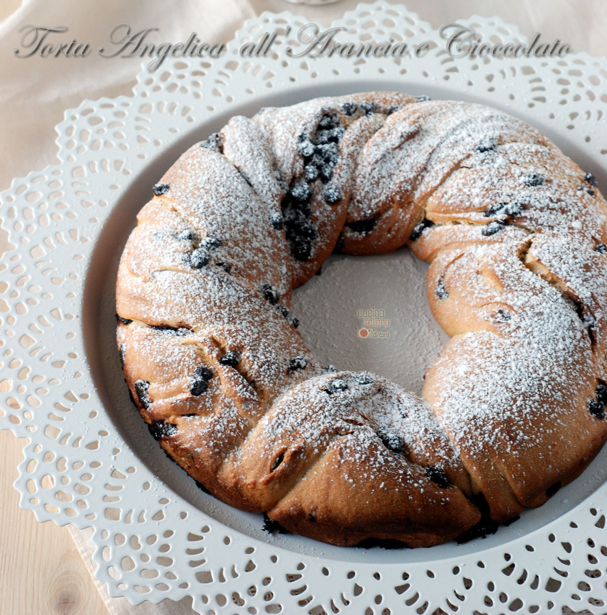 Torta angelica arancia e gocce di cioccolato