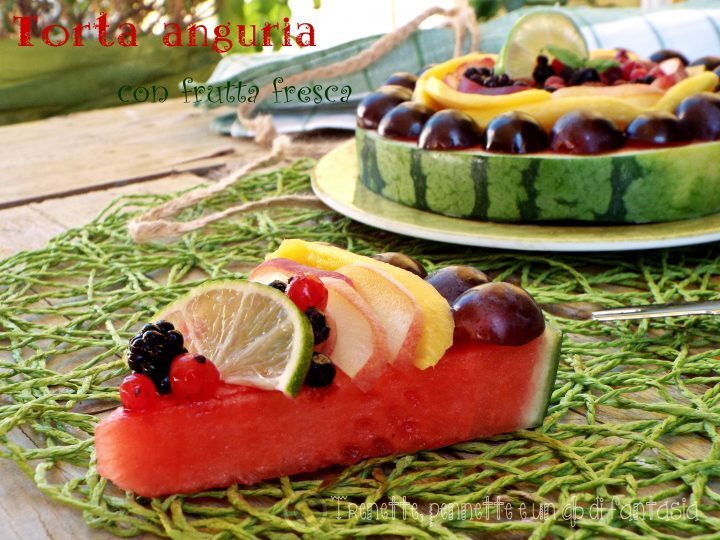 Torta anguria con frutta fresca