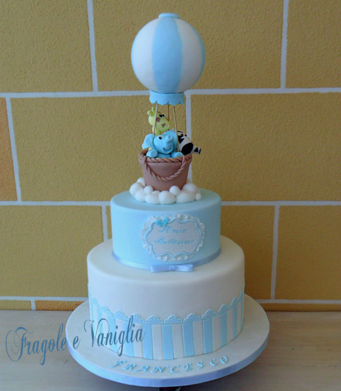Torta battesimo con mongolfiera