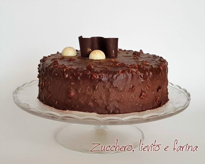 Torta bavarese con glassa rocher
