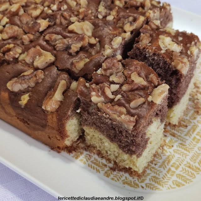 Torta bicolore semintegrale con noci