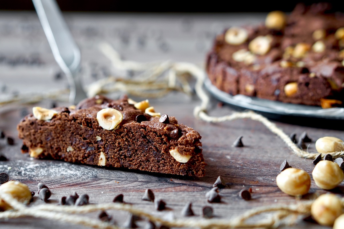 Torta biscotto al cioccolato e nocciole